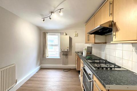 1 bedroom flat to rent, Hoe Street, London E17