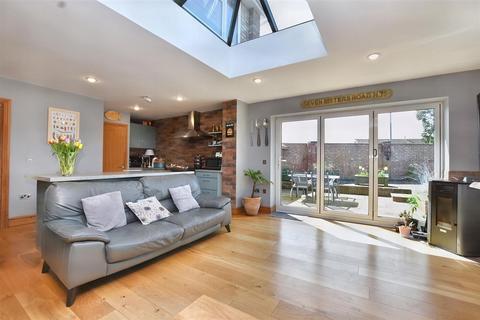 3 bedroom end of terrace house for sale, Seven Sisters Road, Eastbourne