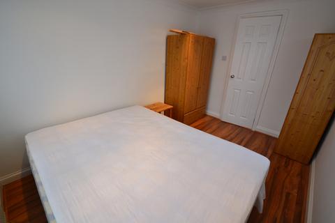 1 bedroom flat to rent, Woodford Avenue, IG2 6XE