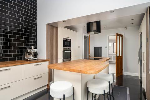 73 Brookfield View, Cleckheaton, BD19 4ES