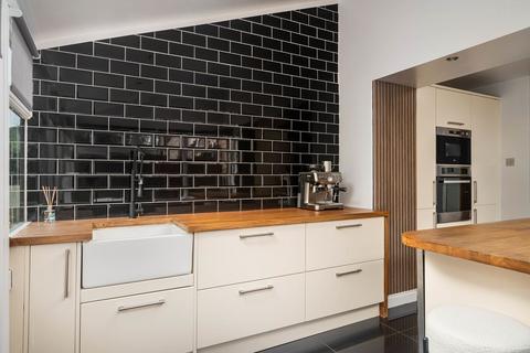 73 Brookfield View, Cleckheaton, BD19 4ES
