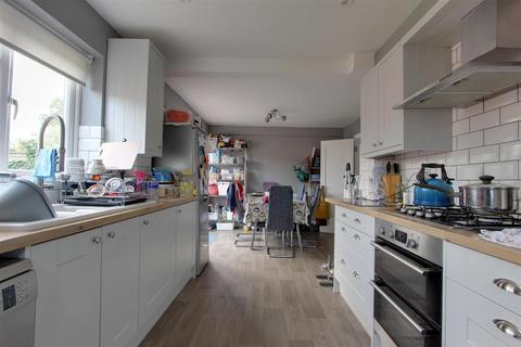 7 Buckingham Road, Tring, HP23 4HG