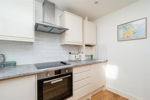 2 bedroom maisonette for sale, Carshalton Road, Sutton