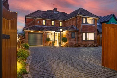 4 bedroom detached house for sale, Straylands Grove, York