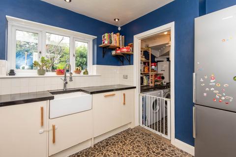 61 Ashgate Road, Chesterfield, S40 4AH