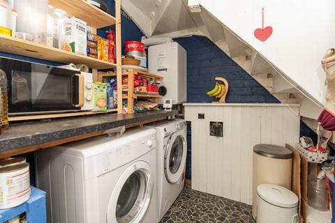 61 Ashgate Road, Chesterfield, S40 4AH