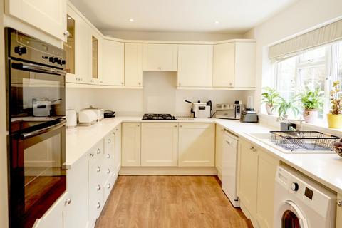 8 Inchwood, West Wickham, BR4 9RB