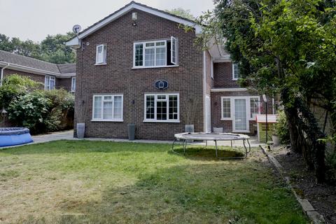 8 Inchwood, West Wickham, BR4 9RB