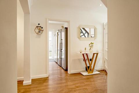 8 Inchwood, West Wickham, BR4 9RB