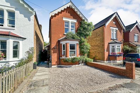 3 bedroom detached house for sale, Beauchamp Road, West Molesey KT8