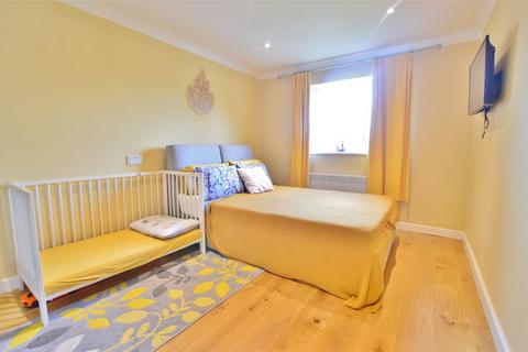 1 bedroom flat for sale, Hawthorne Crescent, Slough