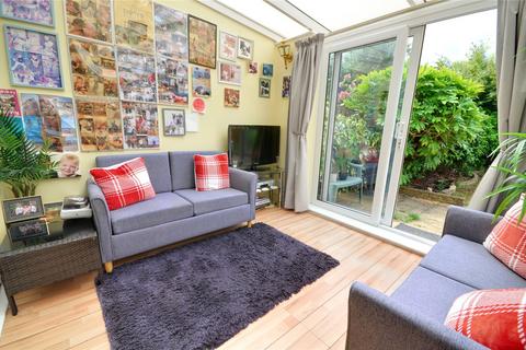 40 Felbridge Close, East Grinstead, RH19 2BN