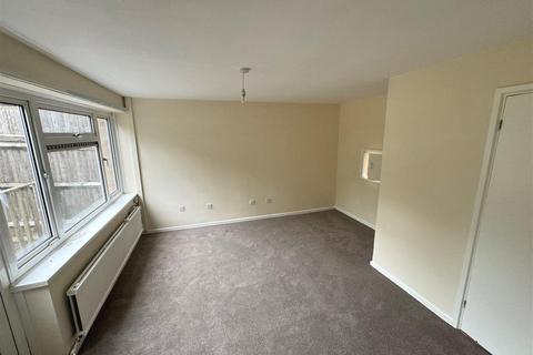 2 bedroom flat for sale, Kildare Close, Bordon