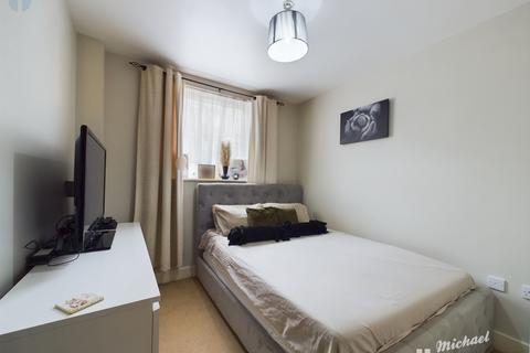 2 bedroom flat for sale, Stanton House, Coxhill Way, Aylesbury, Buckinghamshire