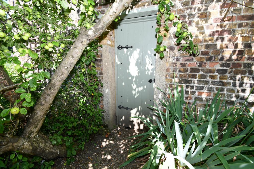 Door to Secret Garden