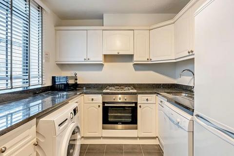 2 bedroom flat to rent, Fulham Road, South Kensington, London, SW3