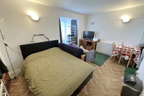 1 bedroom apartment to rent, Gell Close, Uxbridge, UB10