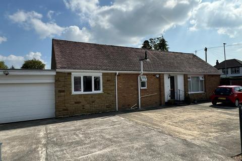 3 bedroom bungalow to rent, Birchall Avenue, Warrington WA3