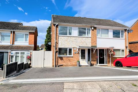 5 Dennis, Tamworth, B77 2RE