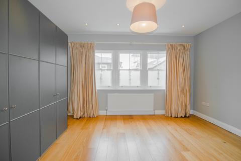 Sheen Road, Richmond, Surrey, UK