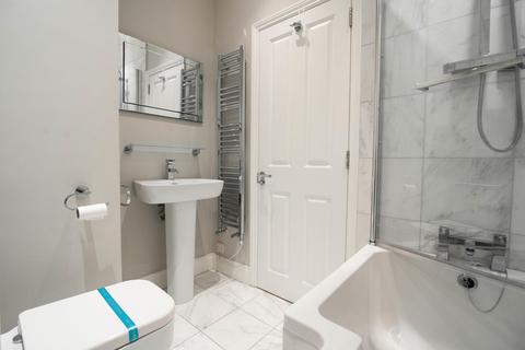 1 bedroom flat to rent, Sheen Road, Richmond, Surrey, UK