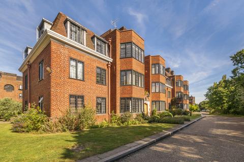 2 bedroom flat for sale, Newnham House, Manor Fields, London