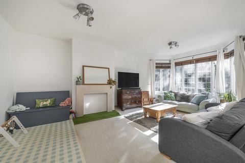 2 bedroom flat for sale, Newnham House, Manor Fields, London