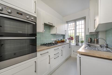 2 bedroom flat for sale, Newnham House, Manor Fields, London