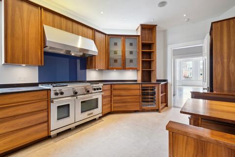 28 Oakwood Court, London, W14 8JU