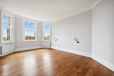 28 Oakwood Court, London, W14 8JU