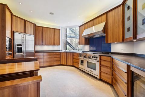 28 Oakwood Court, London, W14 8JU
