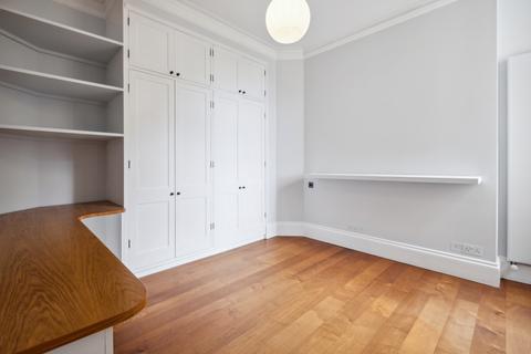 28 Oakwood Court, London, W14 8JU