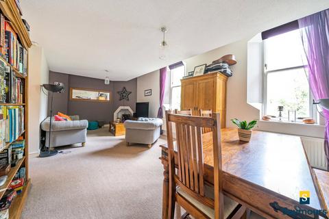 4, The Keep Cardwells Keep, Guildford, GU2 9PE