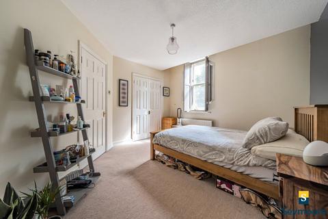 4, The Keep Cardwells Keep, Guildford, GU2 9PE