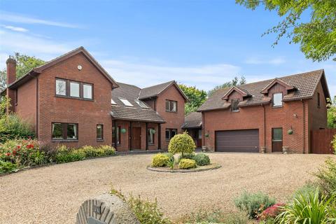 5 bedroom detached house for sale, Manor Road, Barrowby