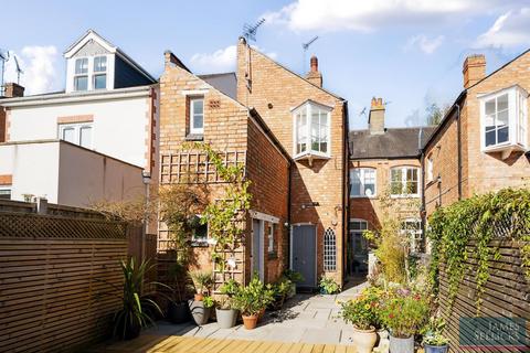 3 bedroom end of terrace house for sale, Dovedale Road, Stoneygate, Leicester