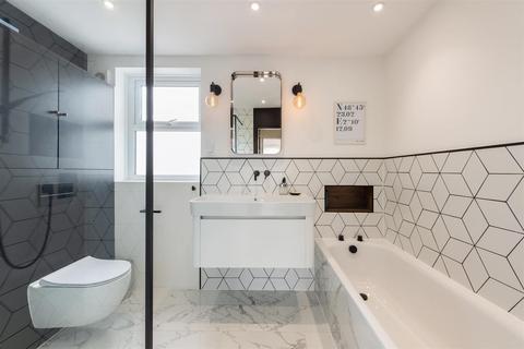 43 Stephendale Road, London, SW6 2LT