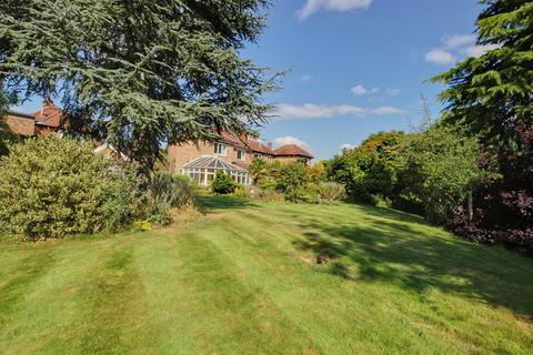 4 bedroom semi-detached house for sale, Parkside Close, Cottingham