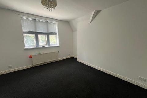 3 bedroom flat to rent, Gorwyl Flats, Ogmore Vale, Bridgend