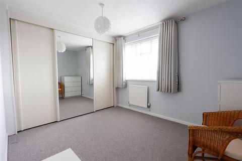 68 Brookfield Avenue, Barry, CF63 1EQ