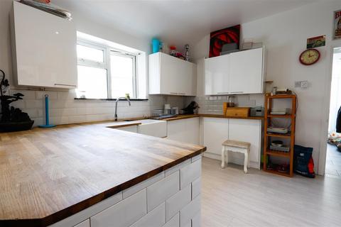2 bedroom flat for sale, Main Street, Barry