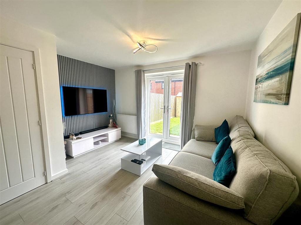 Open plan living/kitchen/dining room