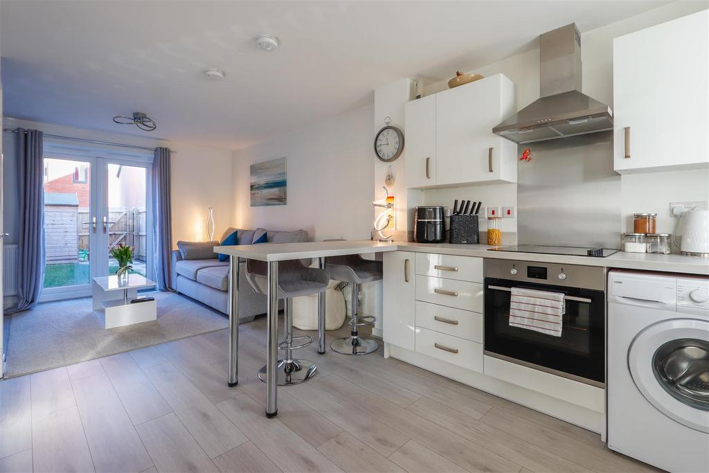 Open plan living/kitchen/dining room