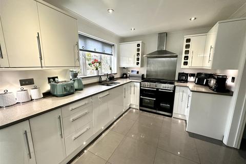 4 bedroom detached house for sale, Dannog Y Coed, Barry