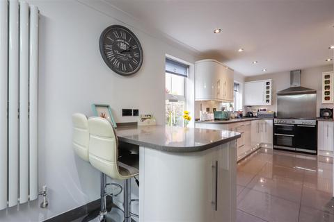 4 bedroom detached house for sale, Dannog Y Coed, Barry