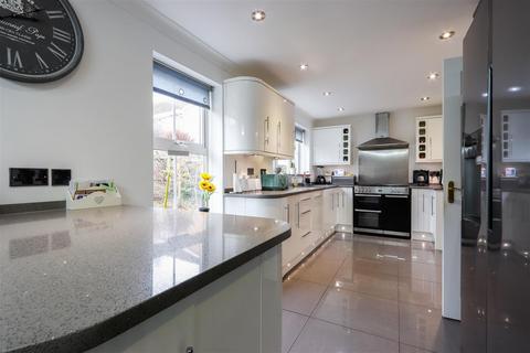 4 bedroom detached house for sale, Dannog Y Coed, Barry