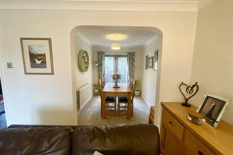 15 Priory Gardens, Barry, CF63 1FH