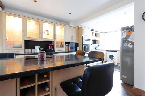 22 Blackwell Close, Barry, CF63 1DB