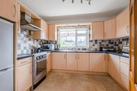 2 bedroom semi-detached bungalow for sale, Briarlyn Road, Huddersfield, HD3