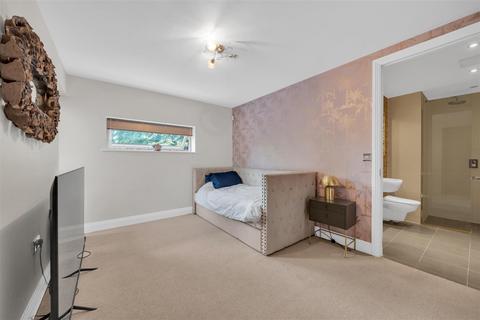 Flat 1, 1 Durham Avenue, Bromley, BR2 0QA